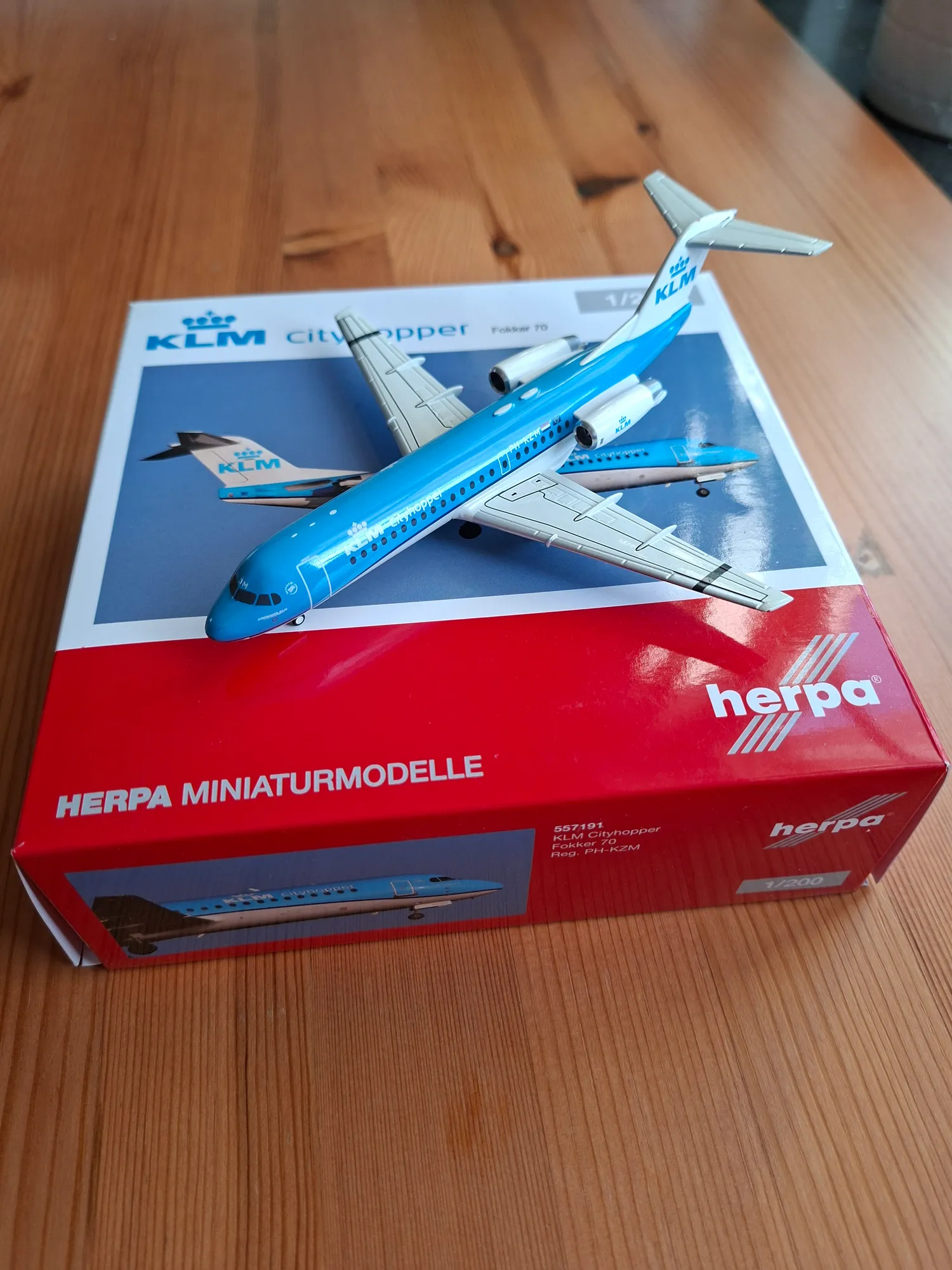 Herpa 1:200 Fokker 70 Diecast KLM 557191, photo 1