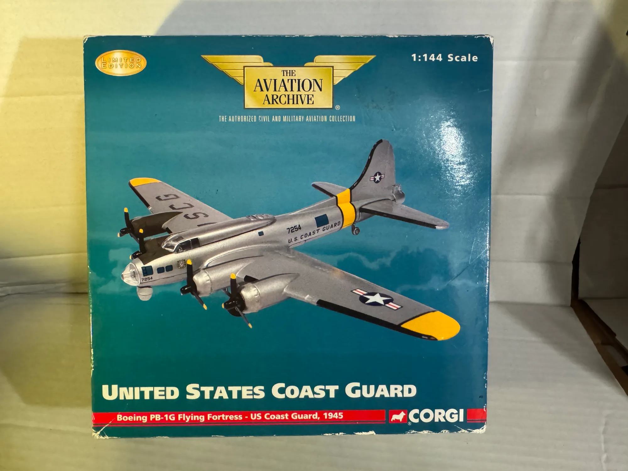 Corgi 1:144 Boeing B-17G Flying Fortress Diecast United States Coast Guard US31107, photo 1