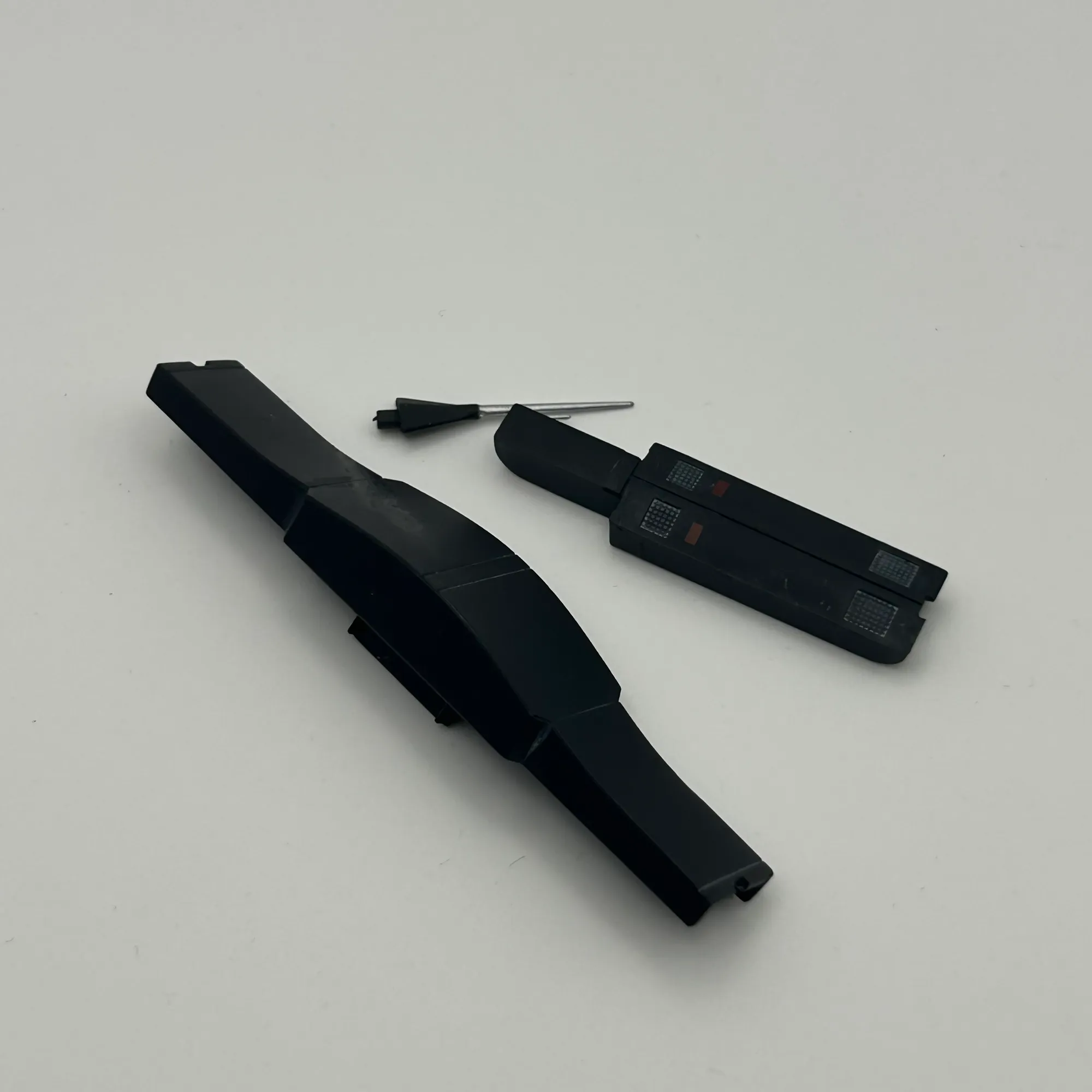 Century Wings 1/72 (Hobby Master) SR-71 Black Bird landing gear doors and pitot tube, photo 1