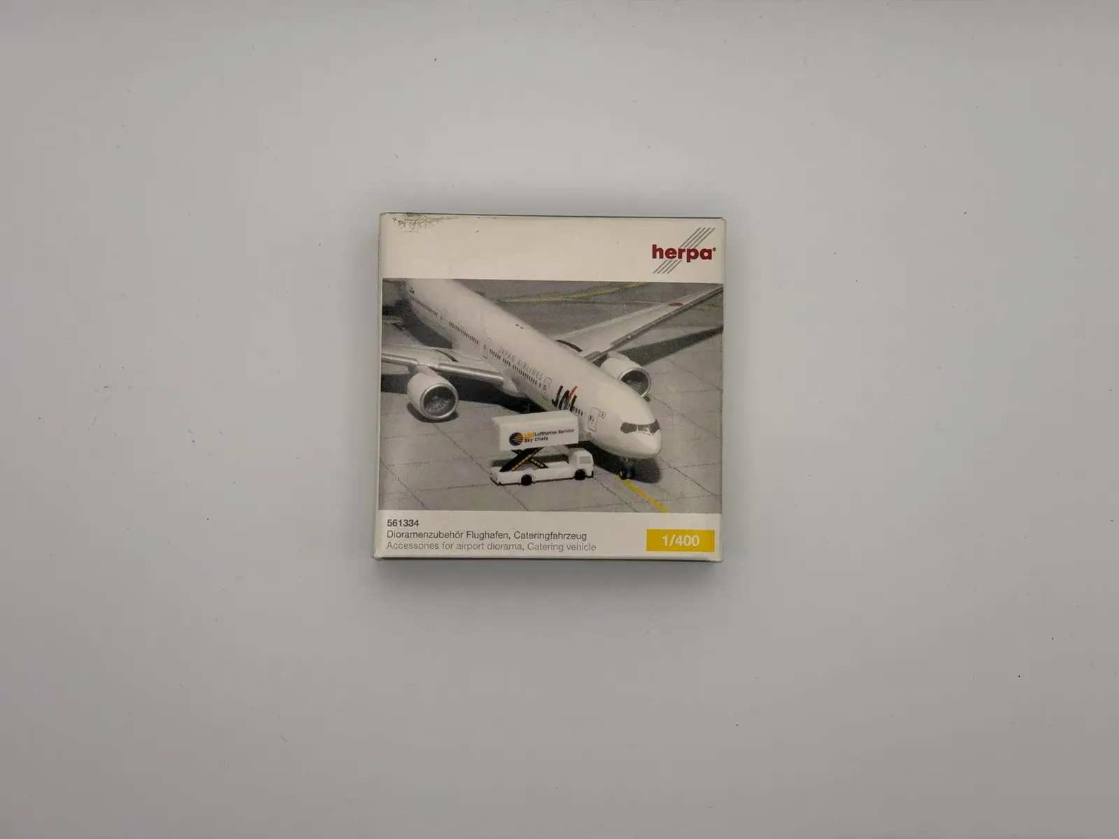 Herpa Scenix 1:400 Airport Catering Vehicle Diecast Lufthansa Service Sky Chefs 561334, photo 1