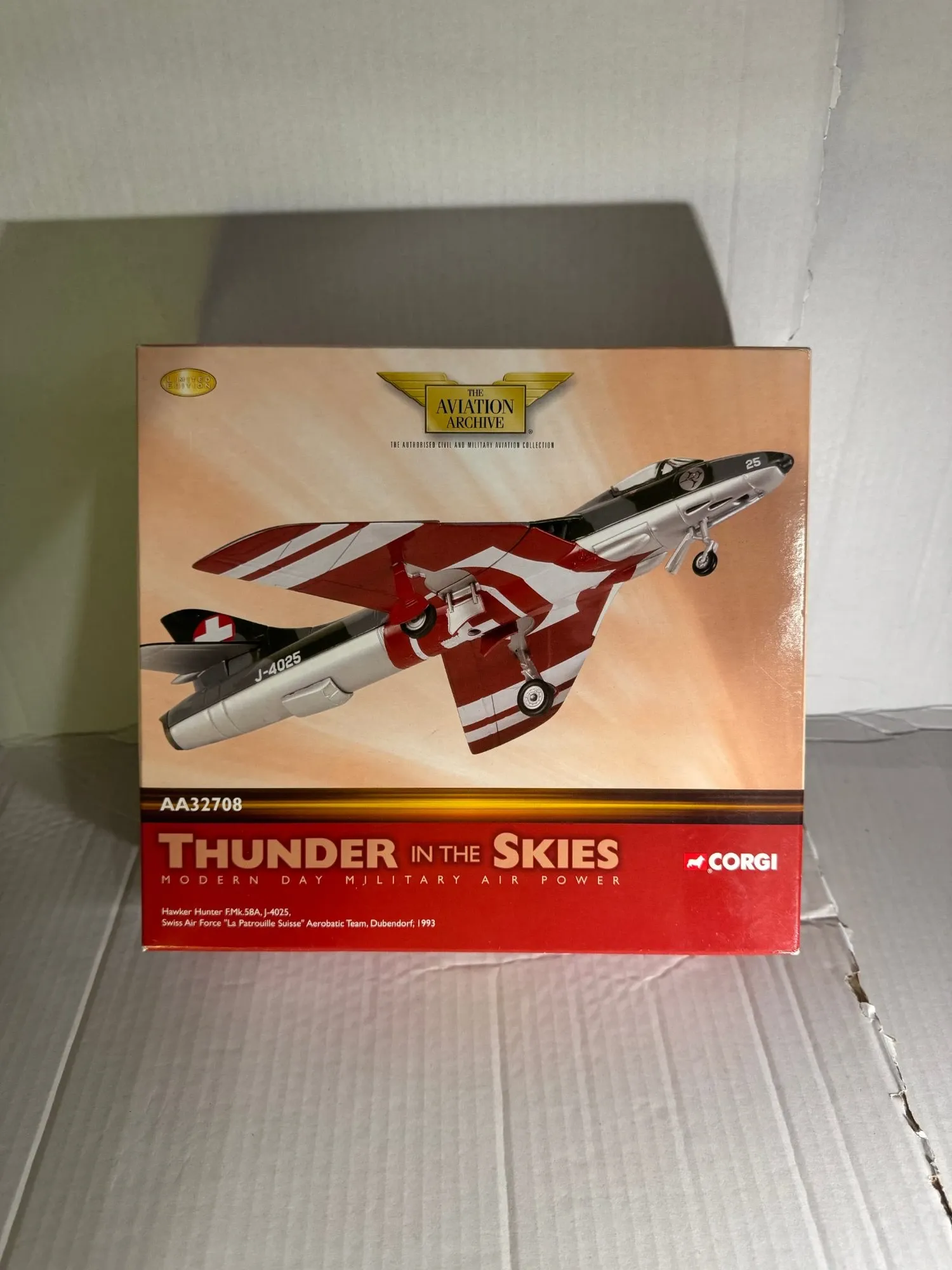 Corgi 1:72 Hawker Hunter FR.Mk 58 Diecast Swiss Air Force AA32708, photo 1