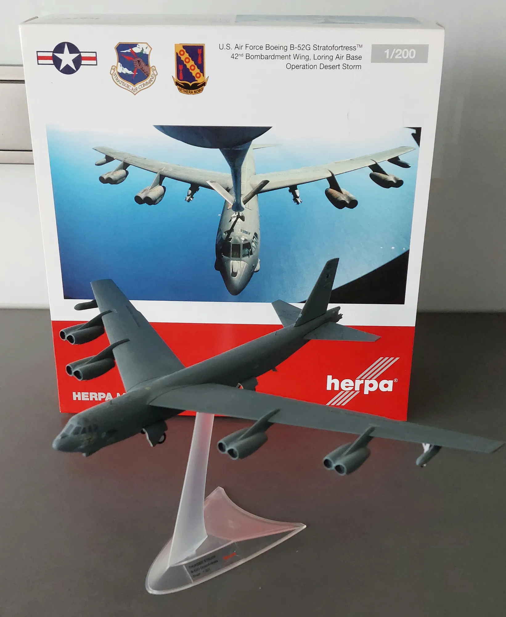 Herpa 1:200 Boeing B-52G Stratofortress Diecast Boeing 572002, photo 1