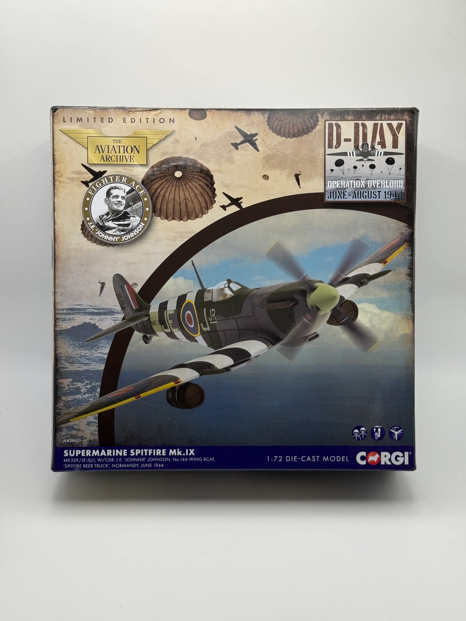 Corgi 1:72 Supermarine Spitfire Johnny Johnson Mk IX Diecast Royal Air Force AA29101, photo 1