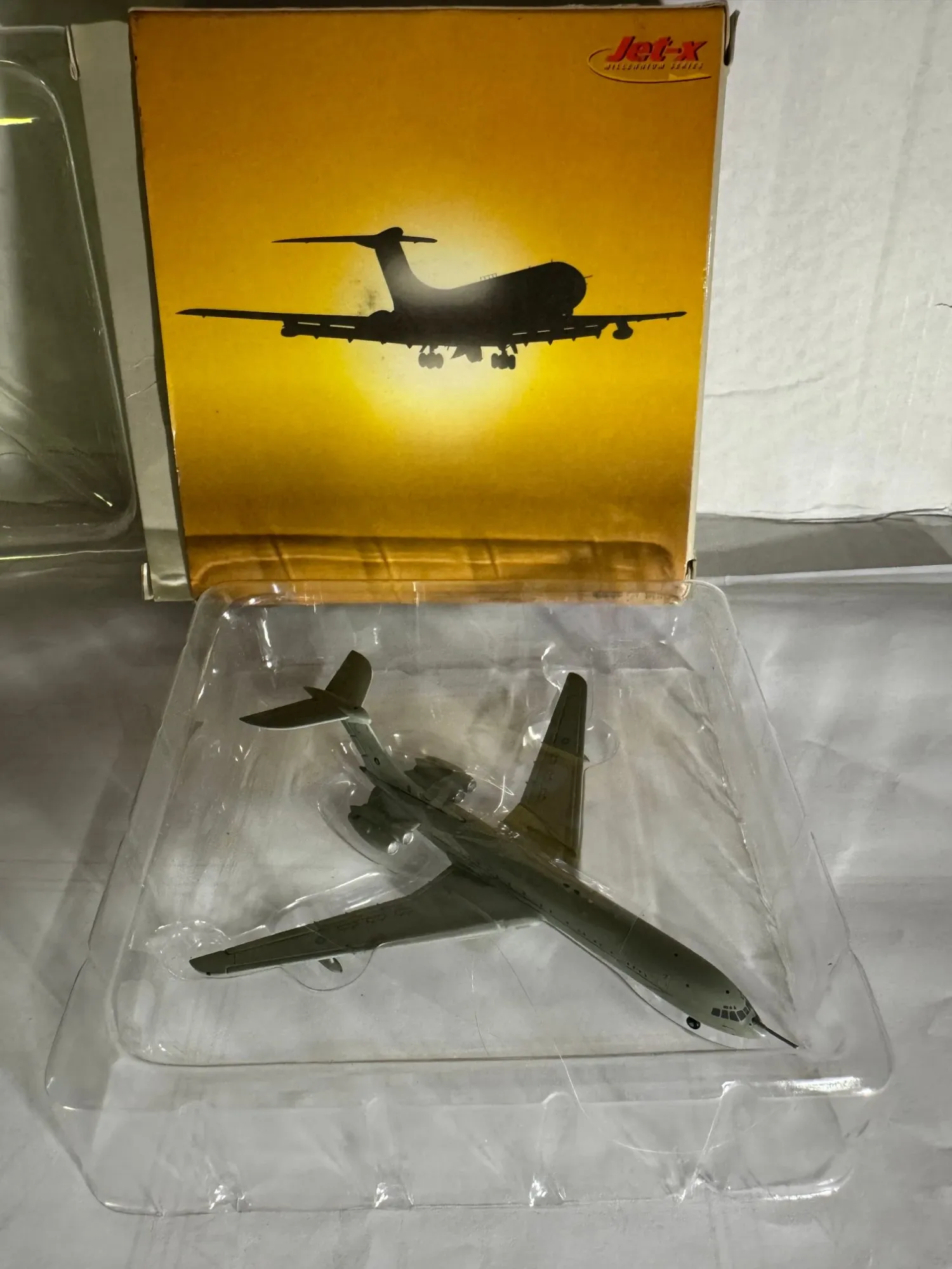 Jet-X 1:400 Vickers VC-10 K2 Diecast Royal Air Force JX405, photo 1