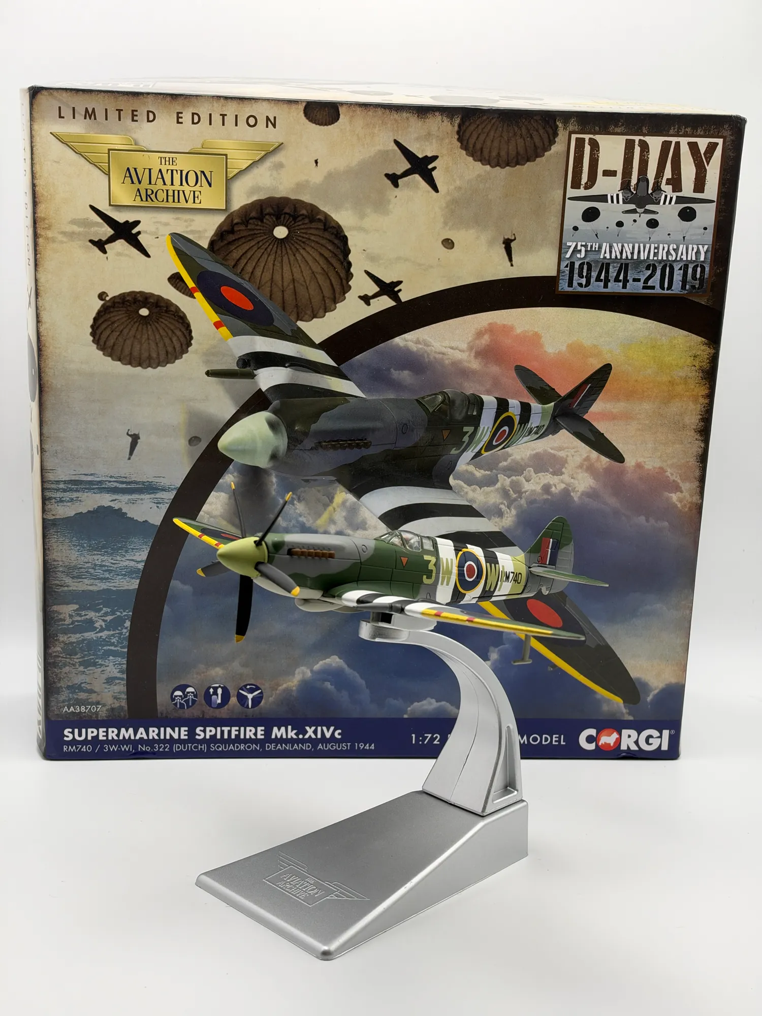 Corgi 1:72 Dutch Squadron Supermarine Spitfire Mk XIV Diecast Royal Air Force AA38707, photo 1