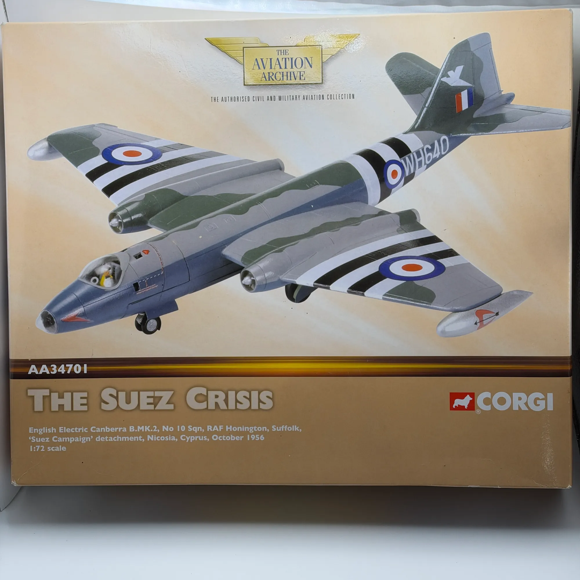 Corgi 1:72 English Electric Canberra B.2 Diecast RAF 10 Sqn Suez Crisis WH640 AA34701, photo 1